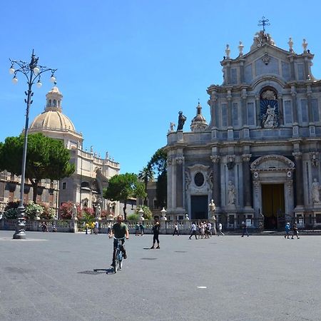 Bed and Breakfast Tre Stelle Al Duomo Катания Экстерьер фото