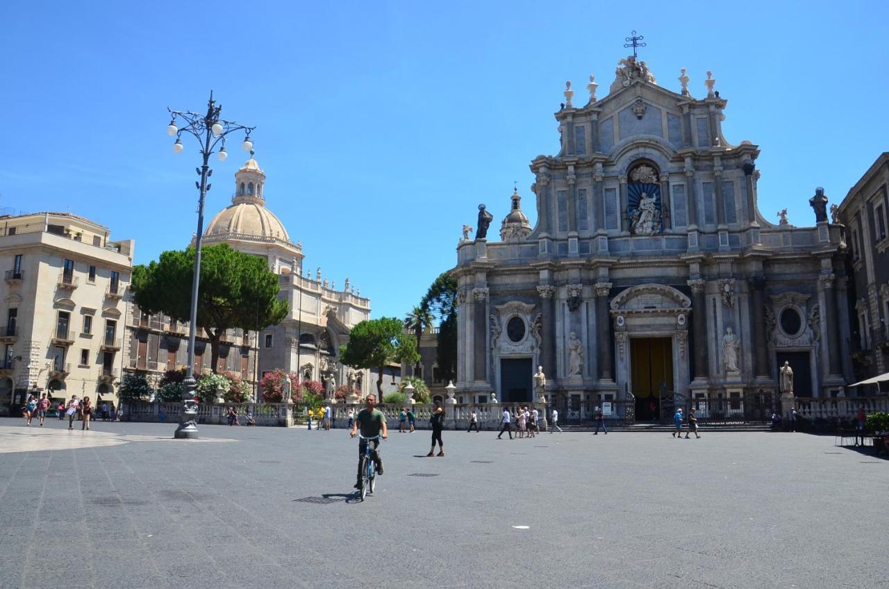 Bed and Breakfast Tre Stelle Al Duomo Катания Экстерьер фото