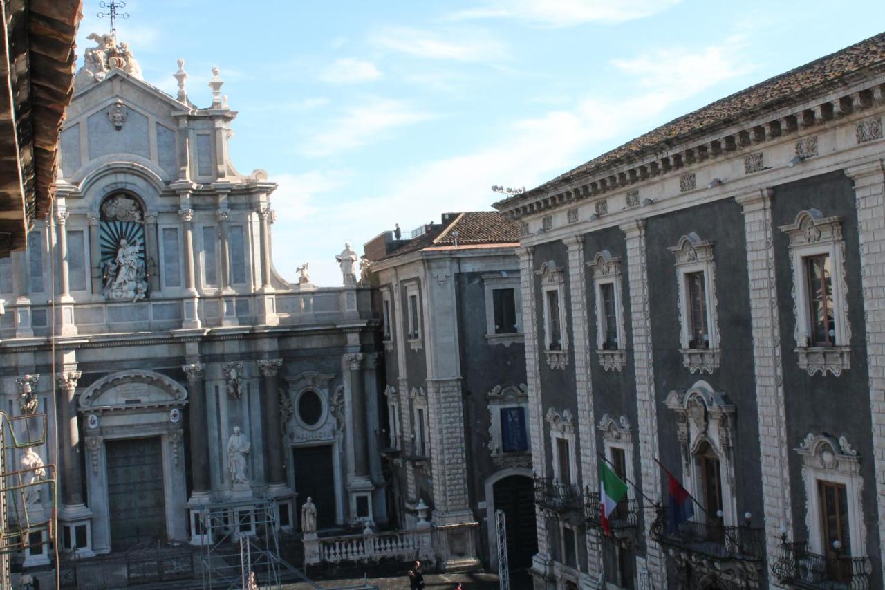 Bed and Breakfast Tre Stelle Al Duomo Катания Экстерьер фото