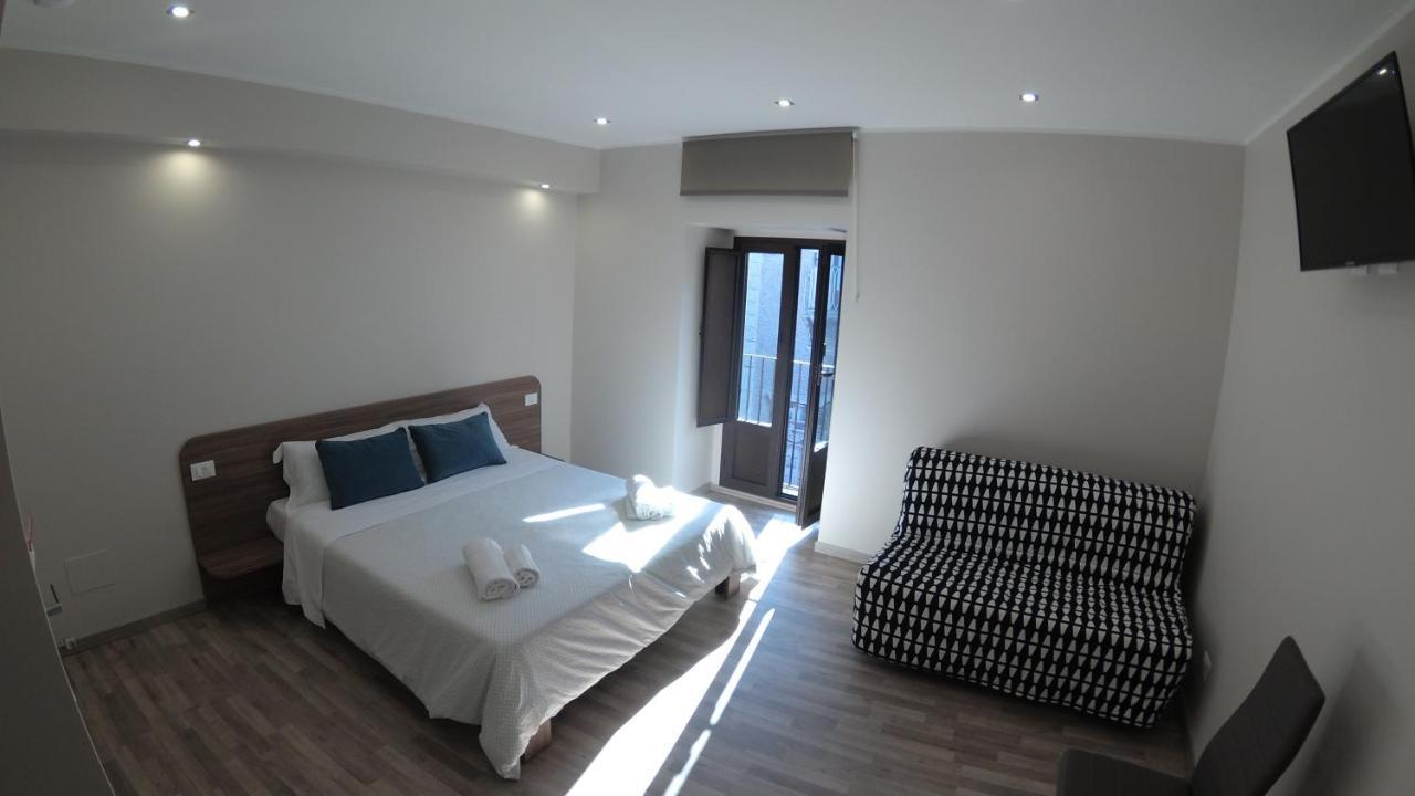 Bed and Breakfast Tre Stelle Al Duomo Катания Экстерьер фото